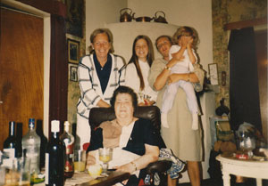 Agga, Pernille, Marit og Pips bak  mamma