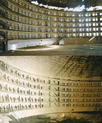 Bilde fra en av de 4 runde fengslene. Øverst bilde fra i dag, nederst et bilde fra den gang det var fanger her